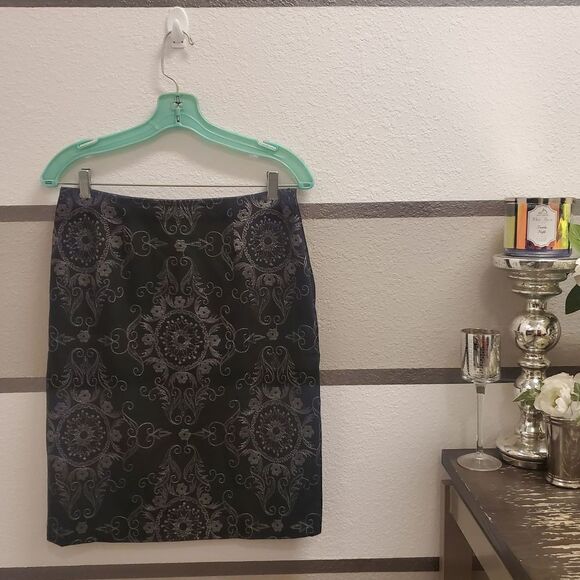 Doncaster Dresses & Skirts - Doncaster Embroidered Pencil Skirt Sz 4
